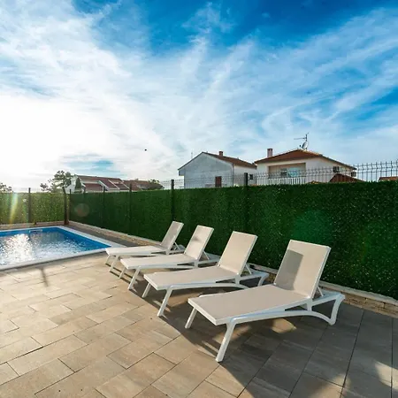 Crowonder Adriana - With Heated Swimming Pool, Jacuzzi And Sauna Vila *