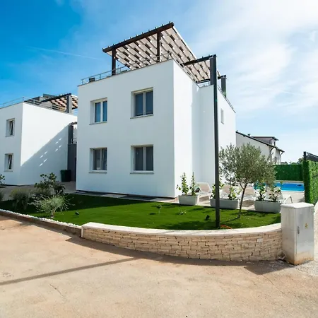 Villa Crowonder Adriana - With Heated Swimming Pool, Jacuzzi And Sauna