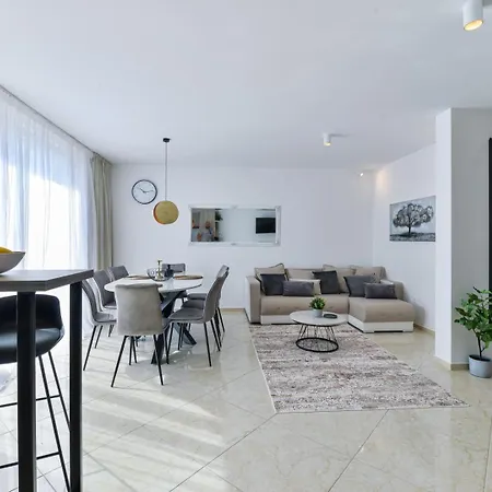 Villa Crowonder Adriana - With Heated Swimming Pool, Jacuzzi And Sauna Zadar