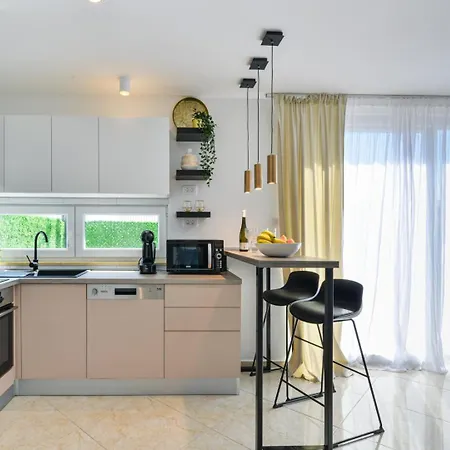 Vila Crowonder Adriana - With Heated Swimming Pool, Jacuzzi And Sauna