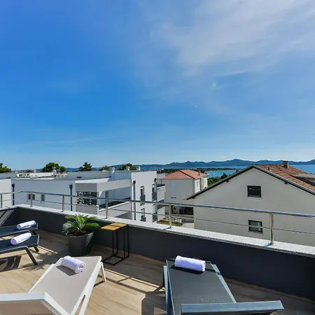Vila Crowonder Adriana - With Heated Swimming Pool, Jacuzzi And Sauna