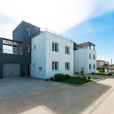 Crowonder Adriana - With Heated Swimming Pool, Jacuzzi And Sauna Zadar