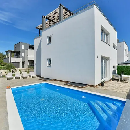 Villa Crowonder Adriana - With Heated Swimming Pool, Jacuzzi And Sauna *