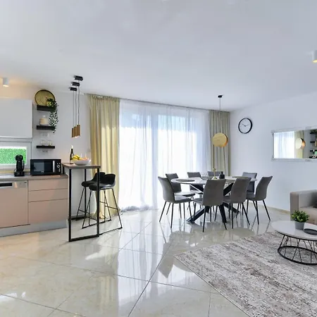 Crowonder Adriana - With Heated Swimming Pool, Jacuzzi And Sauna Vila