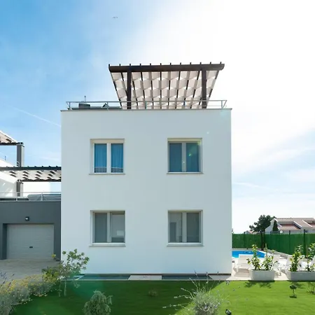 Crowonder Adriana - With Heated Swimming Pool, Jacuzzi And Sauna Villa *