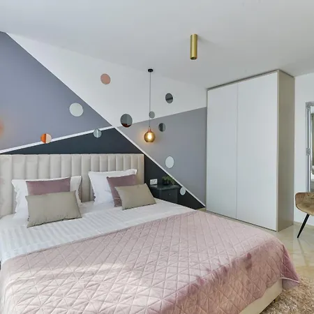 Vila Crowonder Adriana - With Heated Swimming Pool, Jacuzzi And Sauna Zadar