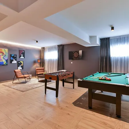 Crowonder Adriana - With Heated Swimming Pool, Jacuzzi And Sauna Vila
