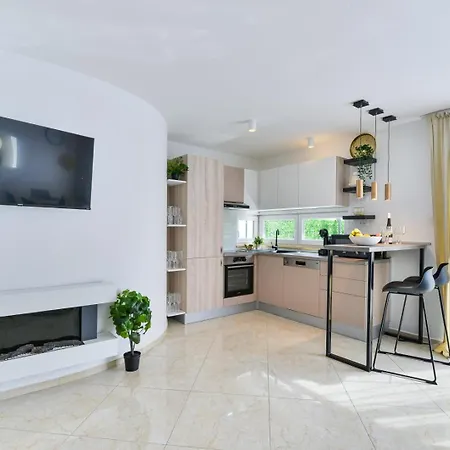 Crowonder Adriana - With Heated Swimming Pool, Jacuzzi And Sauna * Zadar