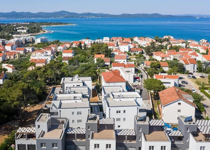 Villa Crowonder Adriana - With Heated Swimming Pool, Jacuzzi And Sauna Zara