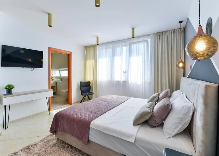 Crowonder Adriana - With Heated Swimming Pool, Jacuzzi And Sauna * Zara