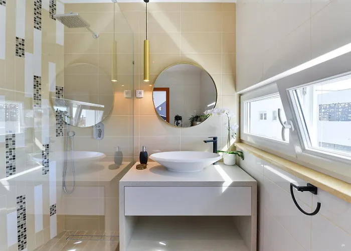 Villa Crowonder Adriana - With Heated Swimming Pool, Jacuzzi And Sauna Zara