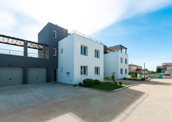 Crowonder Adriana - With Heated Swimming Pool, Jacuzzi And Sauna Zadar