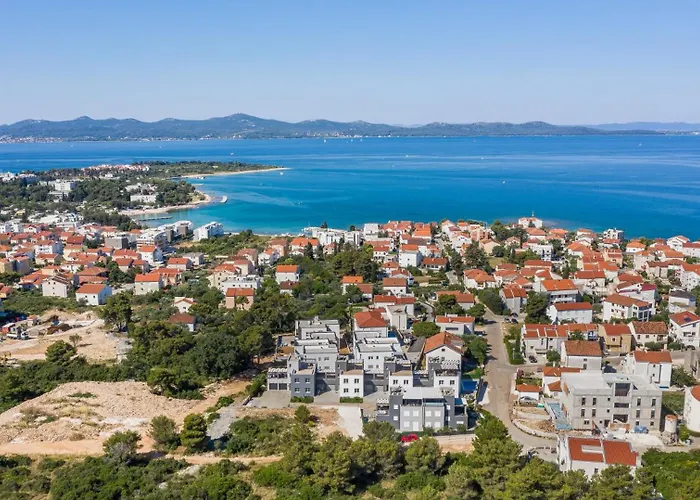 Crowonder Adriana - With Heated Swimming Pool, Jacuzzi And Sauna * Zara