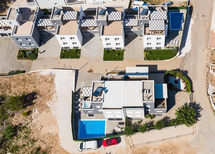 Crowonder Adriana - With Heated Swimming Pool, Jacuzzi And Sauna