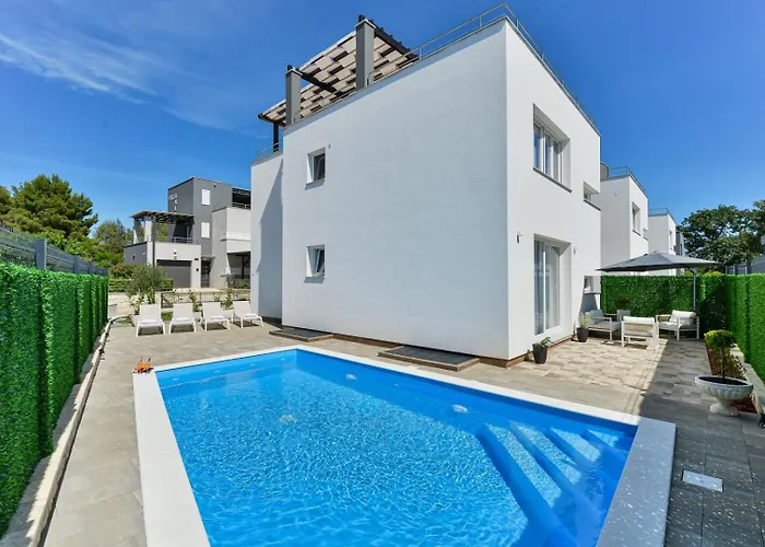 Villa Crowonder Adriana - With Heated Swimming Pool, Jacuzzi And Sauna *