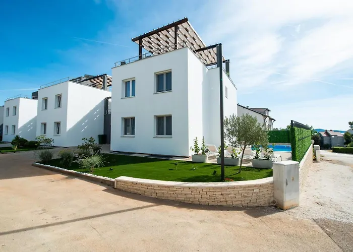 Villa Crowonder Adriana - With Heated Swimming Pool, Jacuzzi And Sauna