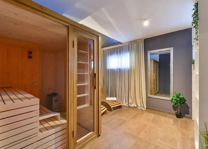 Crowonder Adriana - With Heated Swimming Pool, Jacuzzi And Sauna * Zara