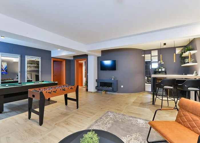 Villa Crowonder Adriana - With Heated Swimming Pool, Jacuzzi And Sauna