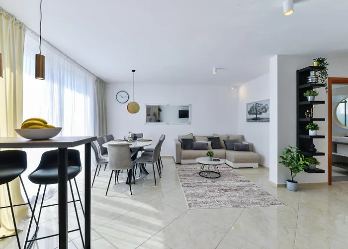 Villa Crowonder Adriana - With Heated Swimming Pool, Jacuzzi And Sauna Zara