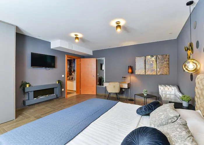 Crowonder Adriana - With Heated Swimming Pool, Jacuzzi And Sauna Zara