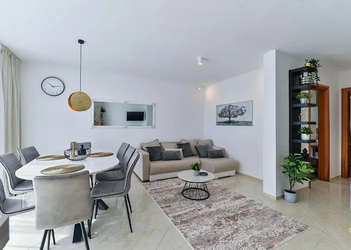 Crowonder Adriana - With Heated Swimming Pool, Jacuzzi And Sauna