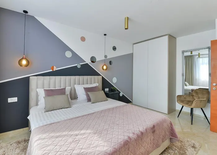 Villa Crowonder Adriana - With Heated Swimming Pool, Jacuzzi And Sauna Zara