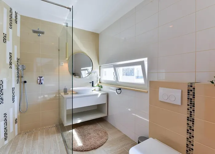 Villa Crowonder Adriana - With Heated Swimming Pool, Jacuzzi And Sauna Zara