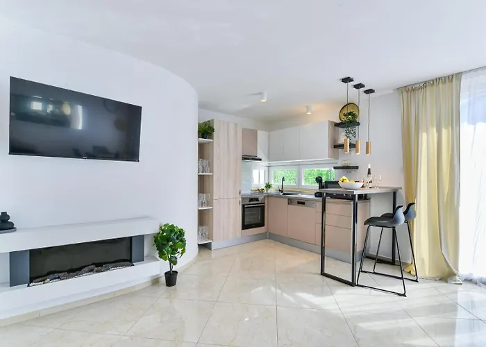 Crowonder Adriana - With Heated Swimming Pool, Jacuzzi And Sauna * Zara