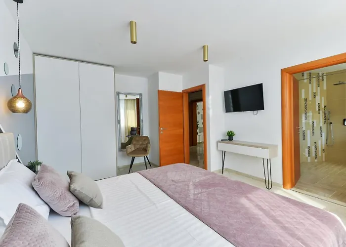 Villa Crowonder Adriana - With Heated Swimming Pool, Jacuzzi And Sauna *